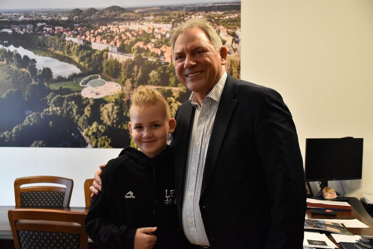 Spotkanie Leona Szydło (mini żużel #666) z Burmistrzem Wiesławem Janiszewskim w Urzędzie Czerwionka-Leszczyny